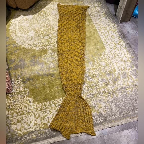 Mermaid Tail Blanket - Picture 8 of 10